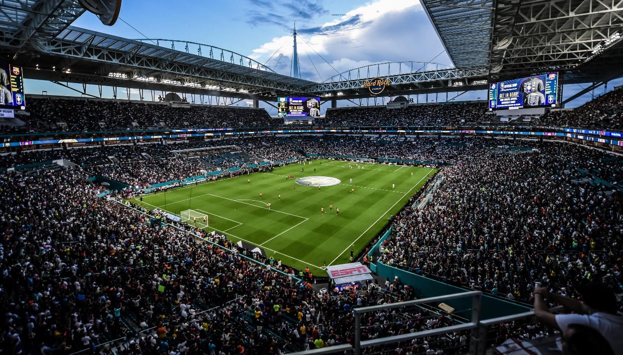 El Hard Rock Stadium de Miami lleno de aficionados en un partido