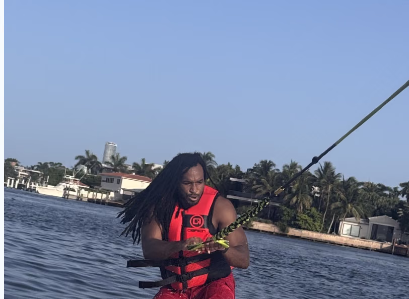 Krosis's own photo: riding the wave in a red vest